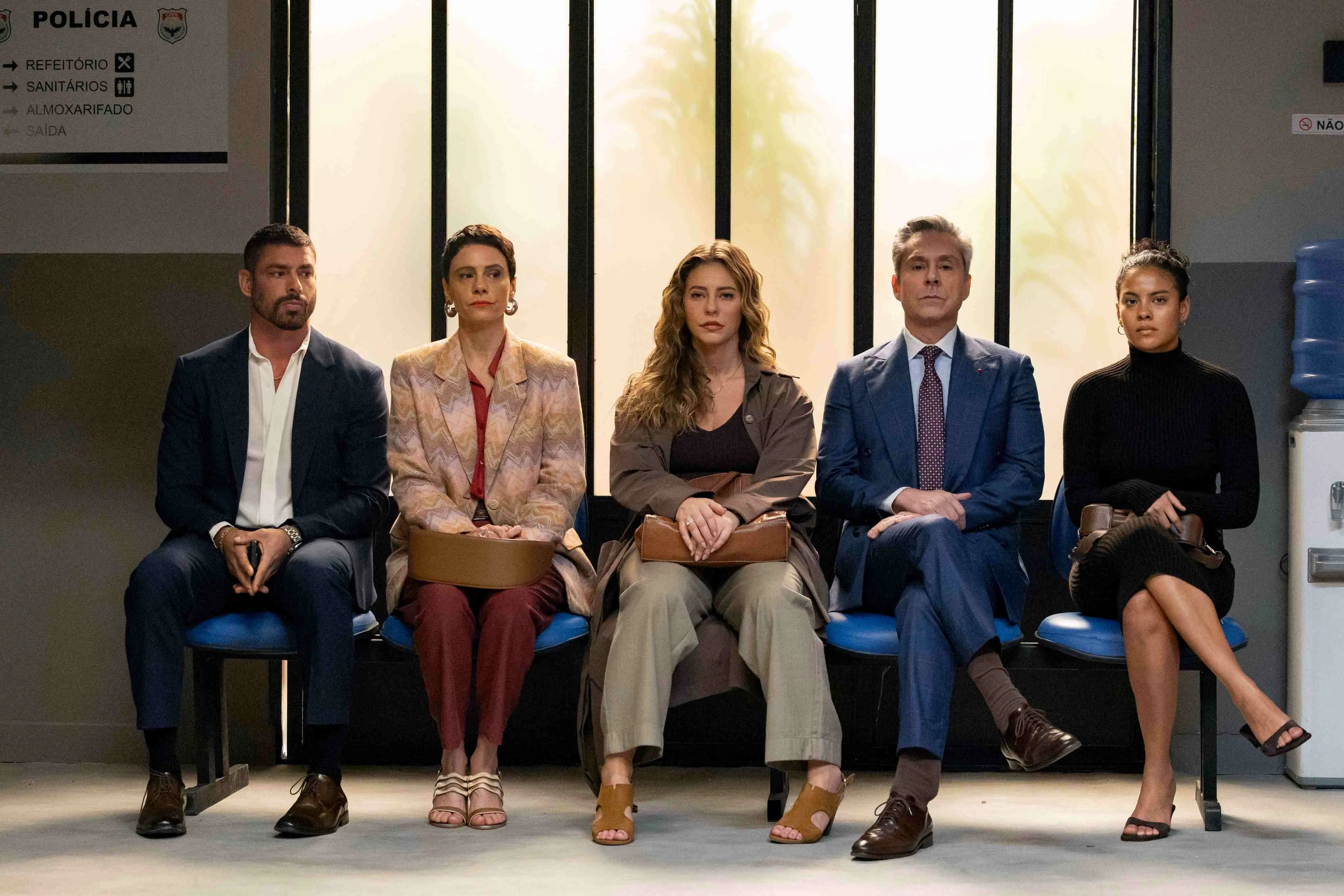 Imagem dos suspeitos da morte de Odete são chamados para depor para matéria sobre Bloco de Carnaval é criado para celebrar Odete Roitman, de Vale Tudo, no RJ