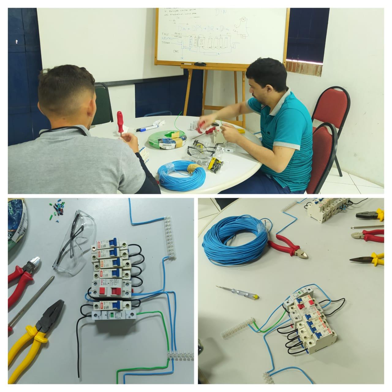 Montagem de três fotos mostrando dois homens manipulando fios coloridos de energia e sistemas de eletricidade