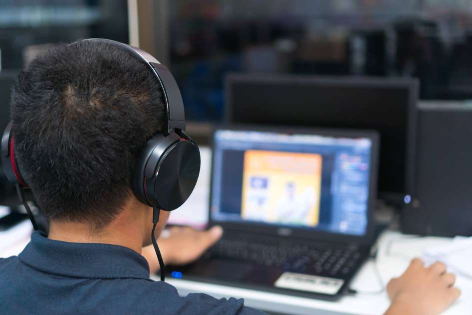 Fortaleza oferece 3 mil vagas em cursos gratuitos de idiomas, TI e IA até 6 de novembro. Imagem ilustrativa de Fortaleza oferece 3 mil vagas em cursos gratuitos de idiomas, TI e IA até 6 de novembro.