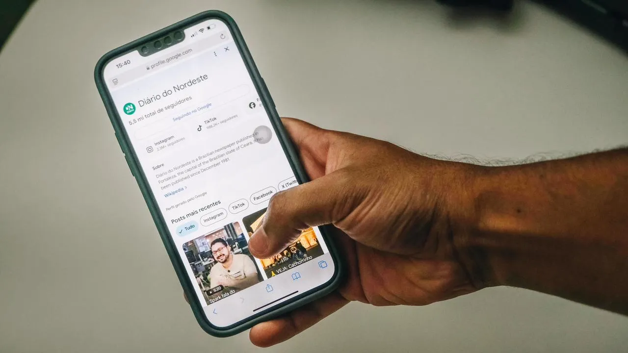 No feed do Google, basta procurar uma matéria do Diário do Nordeste e clicar no botão 