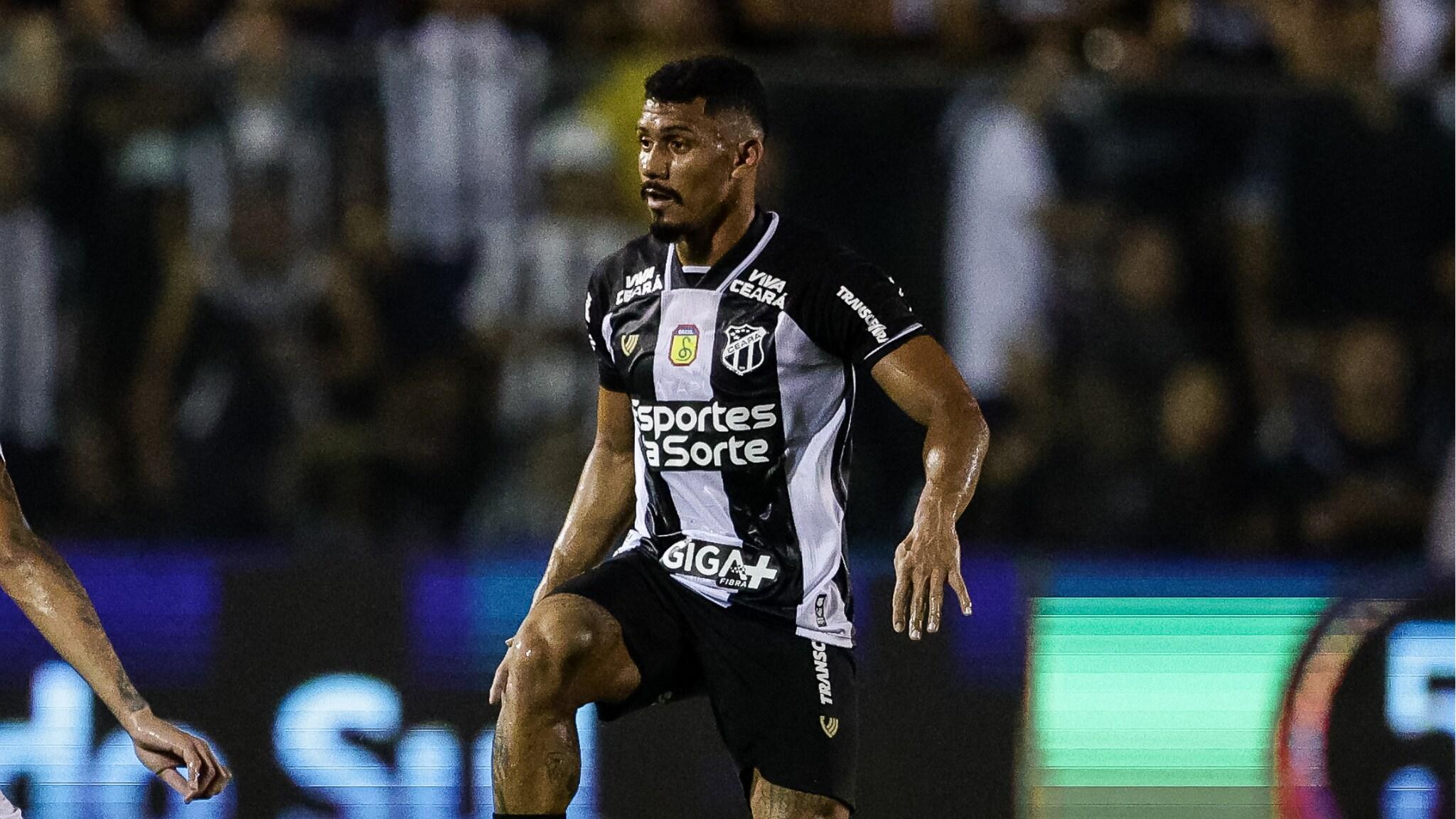 Foto de Fernando Sobral, liberado de jogo do Ceará contra o Sport após morte da mãe