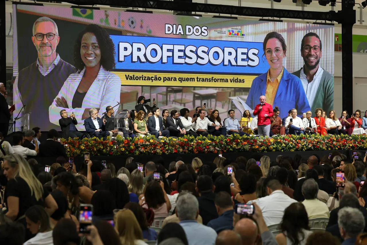 Lula em evento do Dia dos Professores no Rio de Janeiro.