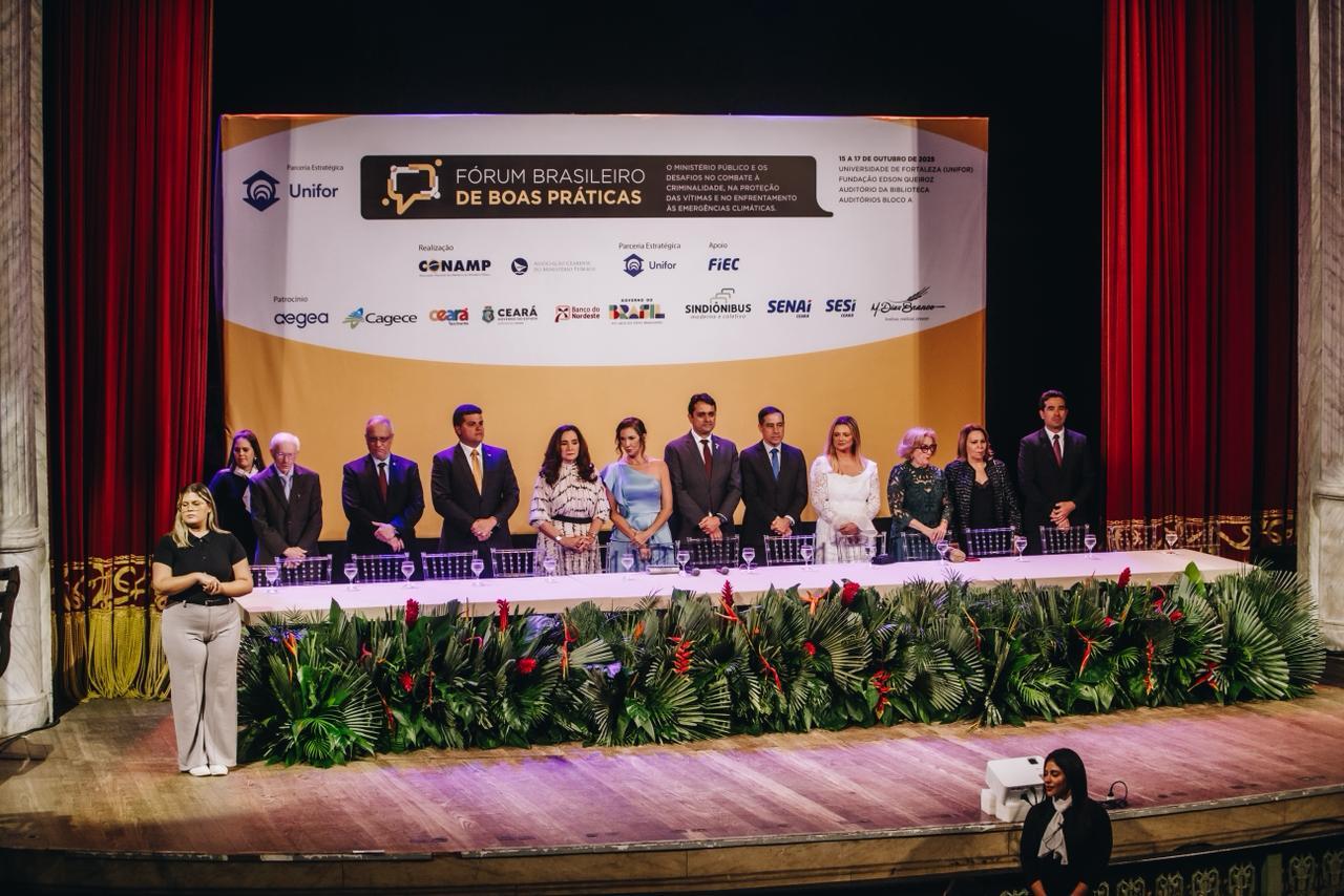 imagem de autoridades no fórum de boas práticas do Ministério Público.