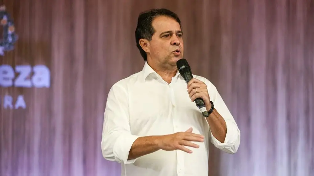 Evandro Leitão em discurso na Prefeitura de Fortaleza