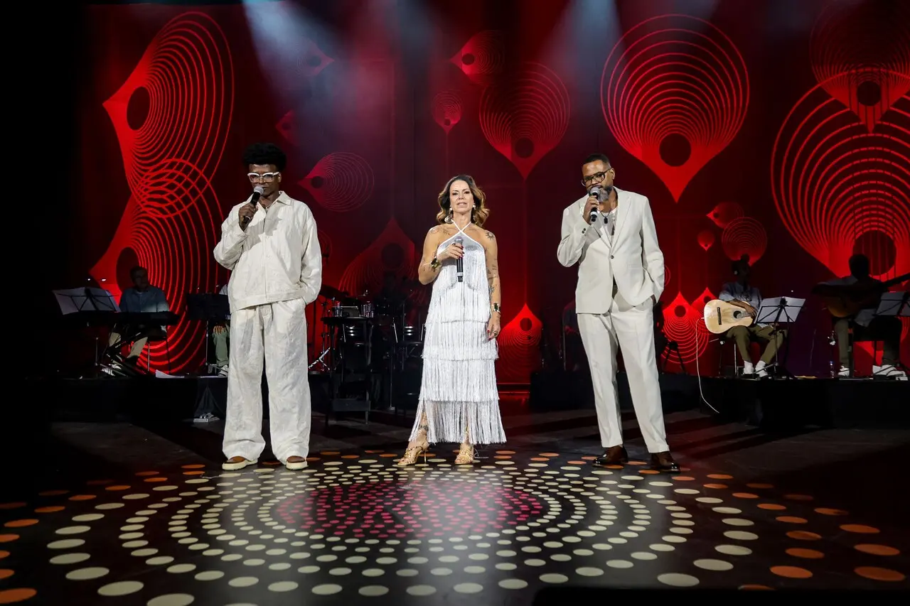 Dupla Prettos e Lu Carvalho em apresentação do Sambabook