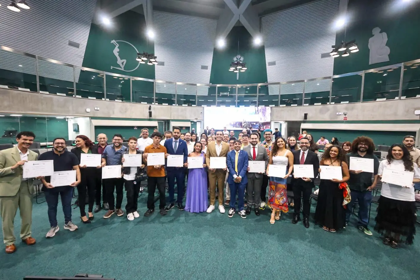 Sessão solene da Alece homenageou influenciadores digitais do Ceará