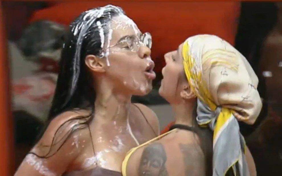 Foto de Tamires e Martina brigando em A Fazenda.