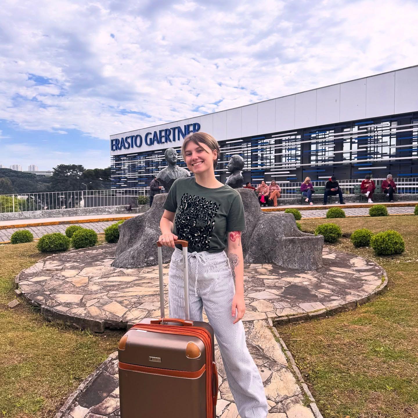 Isabel Veloso compartilhou a notícia da internação nas redes sociais.