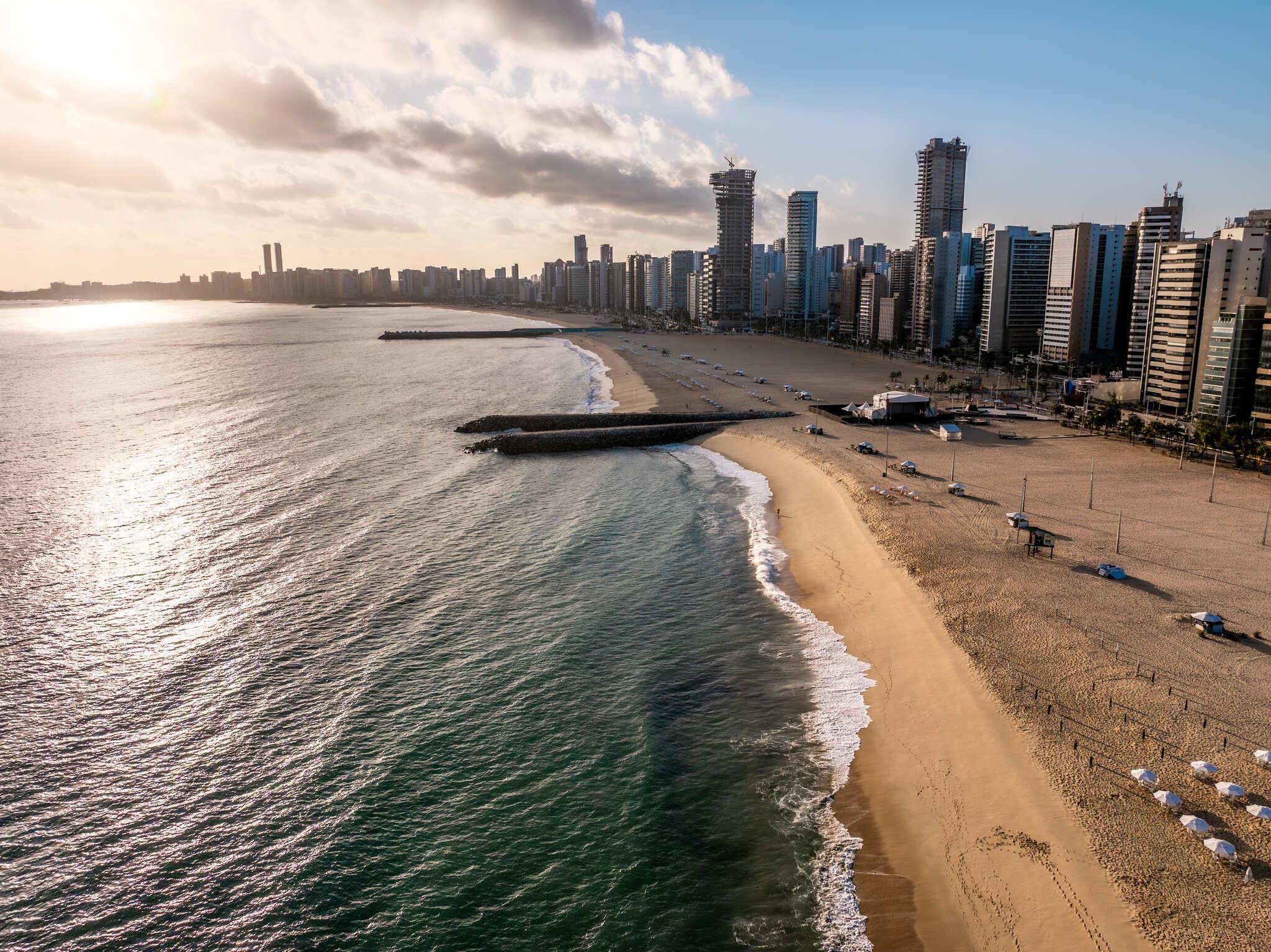 Vista aérea da beira-mar de Fortaleza