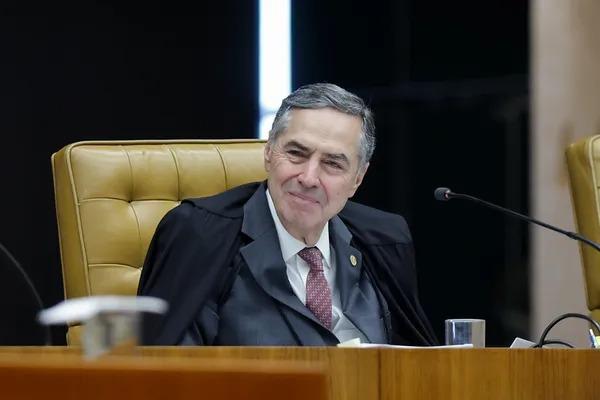 Ministro Luis Roberto Barroso durante sessão no STF.