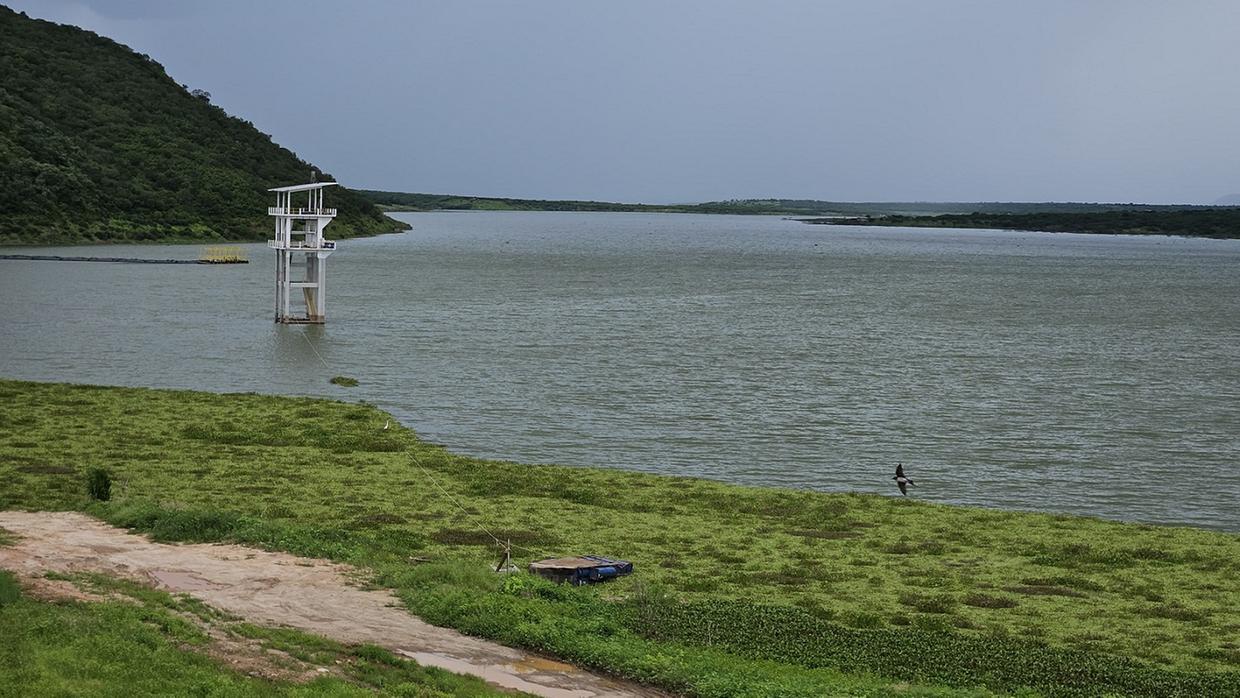 Açude Banabuiu com parte do reservatório com água