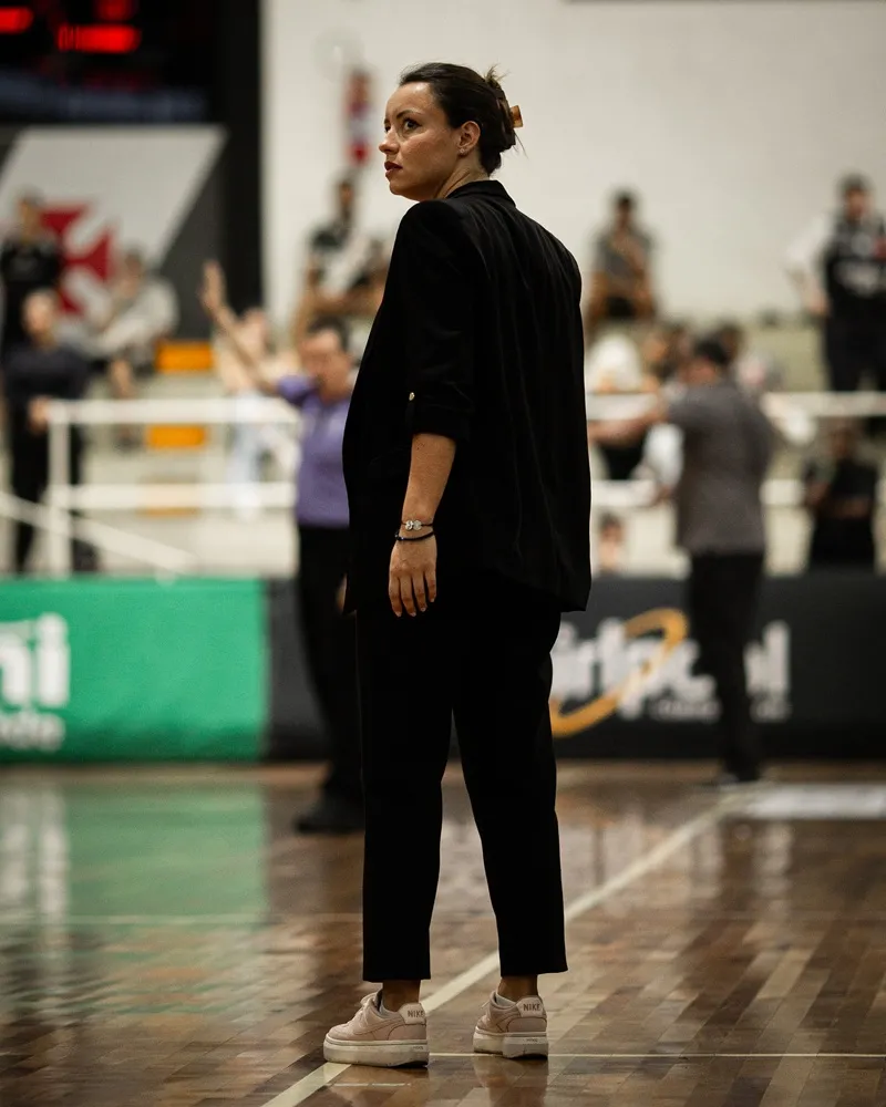 Jelena Todorovic, primeira mulher a comandar um time no NBB.