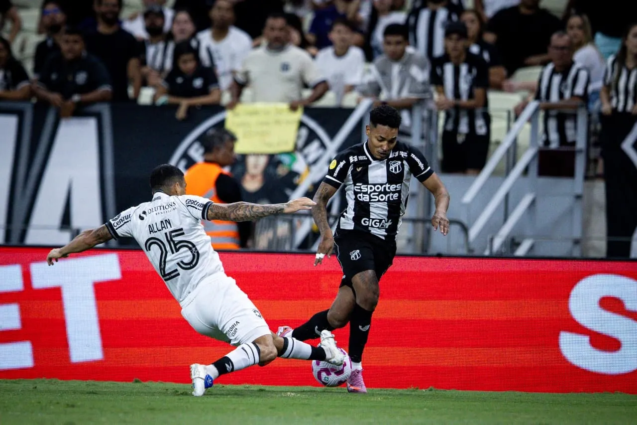 O Ceará enfrenta o Botafogo pela Série A no Castelão