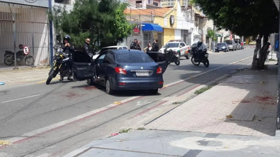 local de crime feminicidio vitima mulher corpo jogado viaduto disparos homicidio carro fortaleza ataque