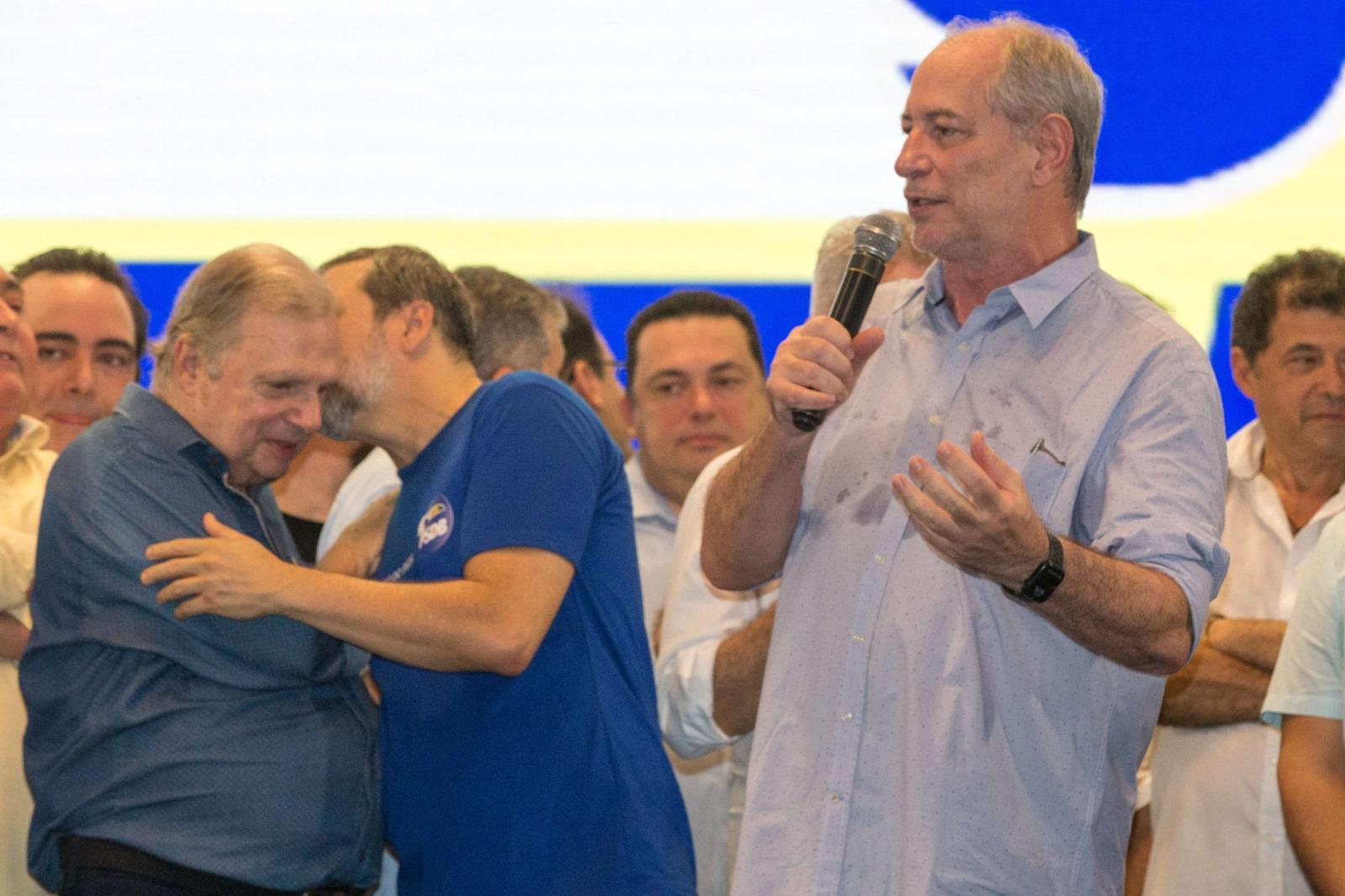 Foto de Ciro Gomes, Tasso e outras lideranças do PSDB Ceará