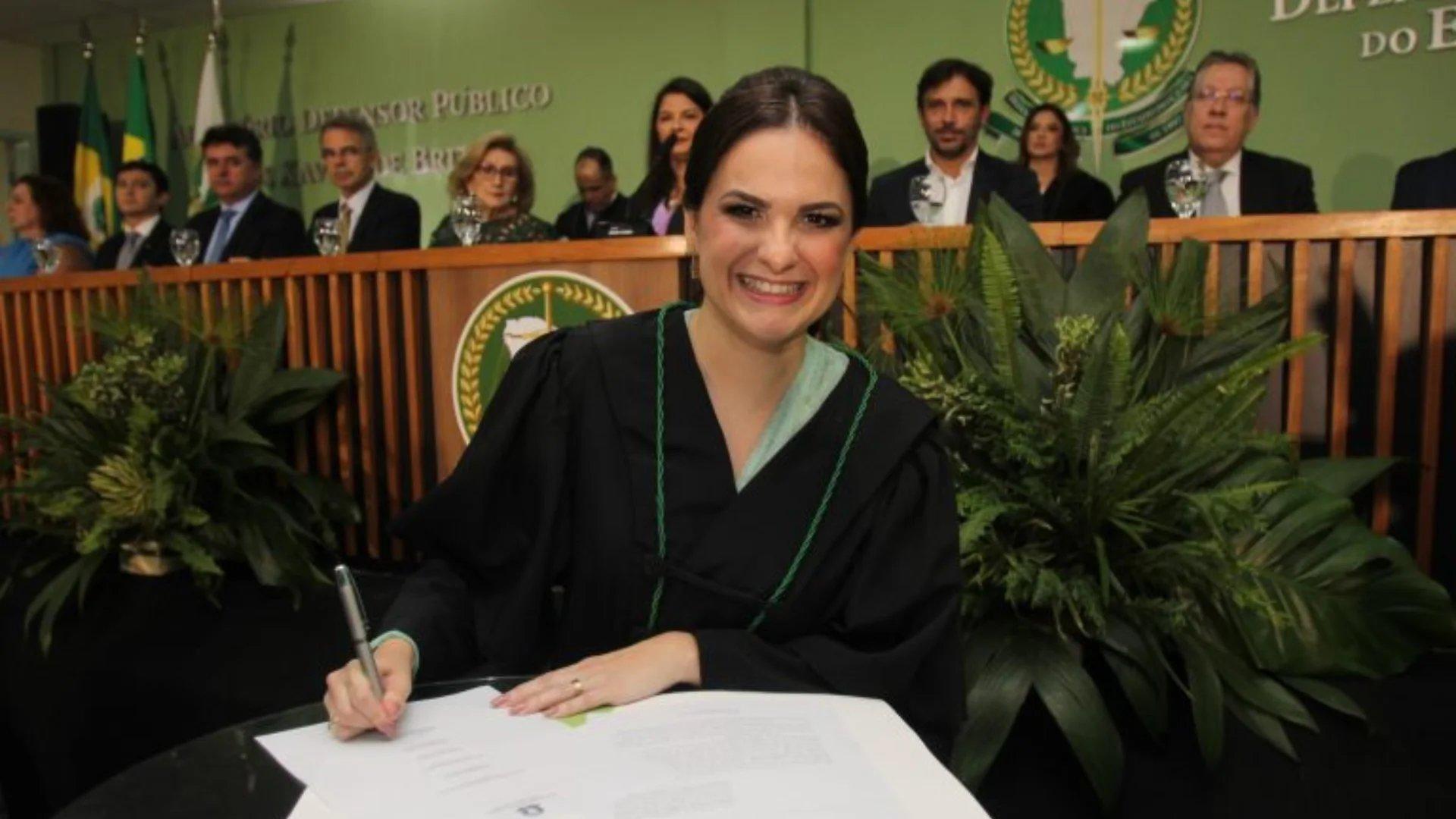 Foto de Sâmia Farias durante sua primeira posse Defensora Pública Geral do Estado.