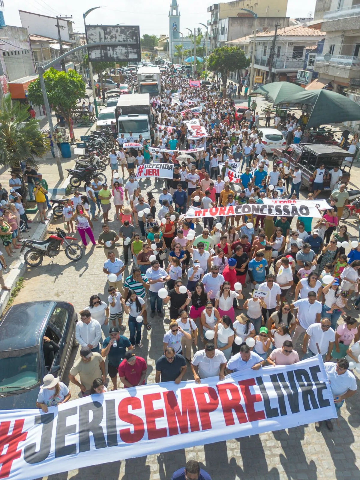 A comunidade e o setor empresarial local protestaram contra a cobrança de 