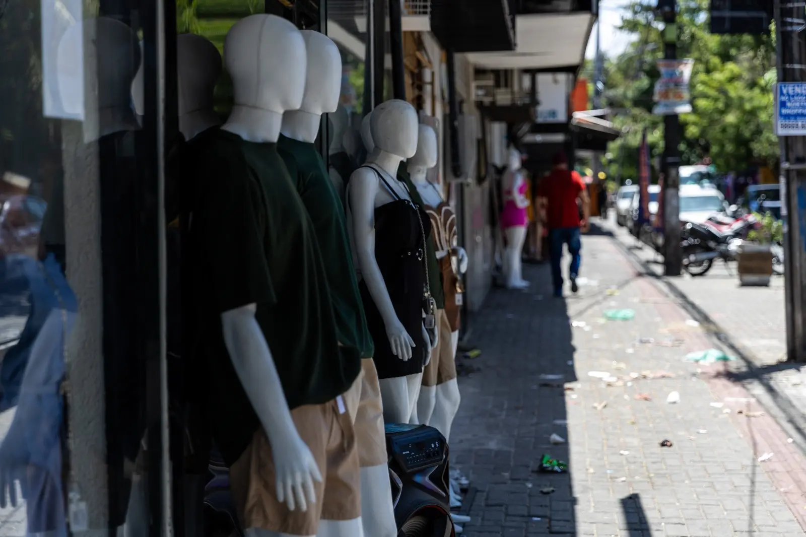 Manequins na avenida Mozart Lucena