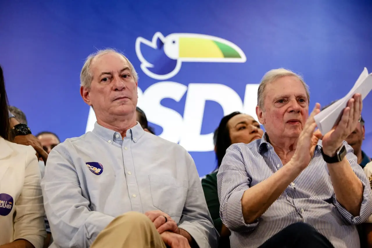 Foto de Ciro Gomes com Tasso Jereissati, em evento do PSDB
