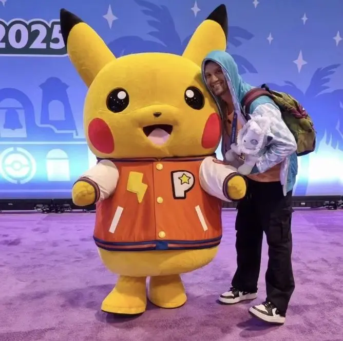 O influenciador Capitão Hunter se tornou conhecido por produzir conteúdo sobre a série Pokémon.