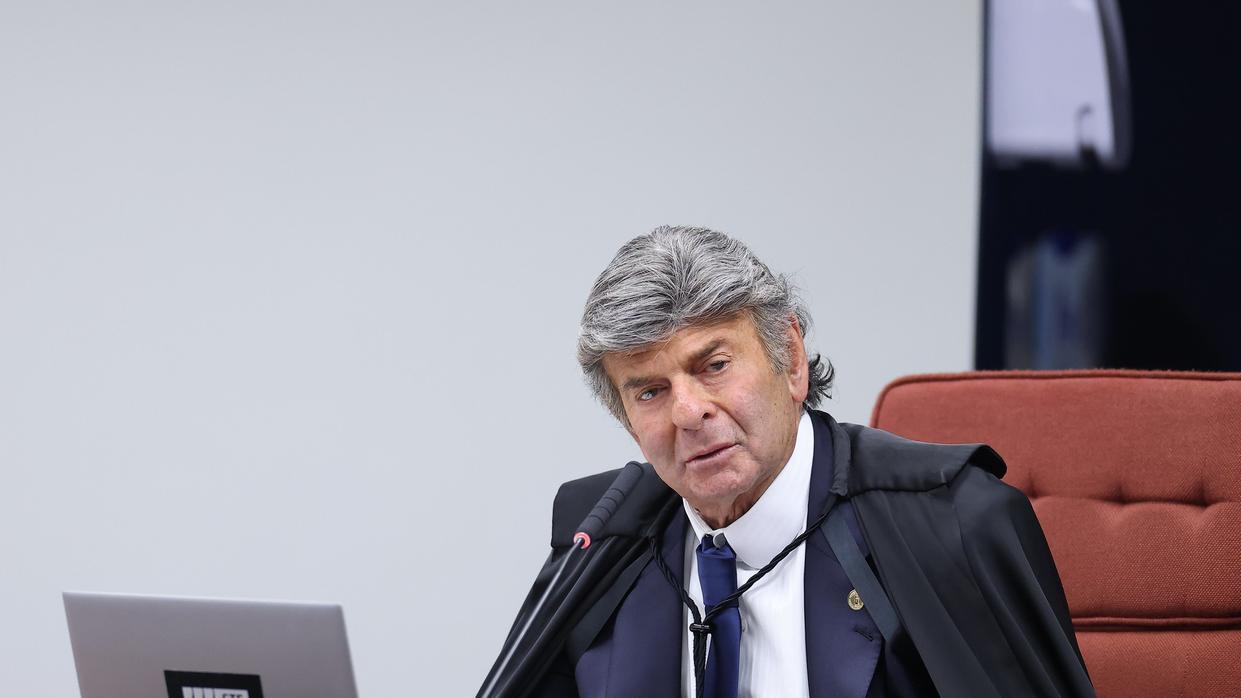 foto do ministro Luiz Fux durante sessão no STF.