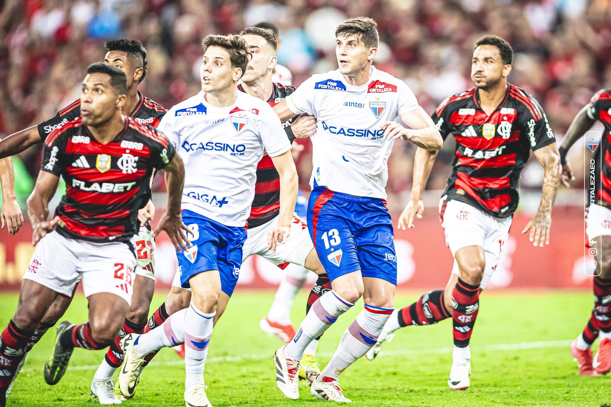 Foto de Fortaleza e Flamengo, que jogam pela 30ª rodada da Série A do Brasileirão 2025