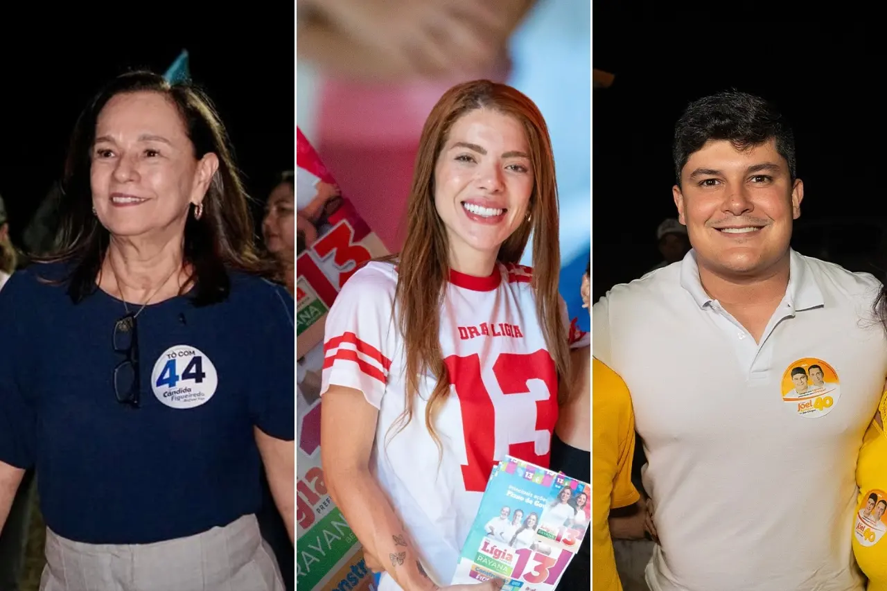 Montagem com três fotos lado a lado mostrando os candidatos à eleição suplementar de Santa Quitéria (CE). À esquerda, uma mulher de cabelos castanhos escuros, usando blusa azul e adesivo com o número 44 no peito, sorri durante caminhada de campanha. No centro, uma mulher de cabelos ruivos veste camiseta branca e vermelha com o número 13 estampado e segura panfletos eleitorais, também sorrindo. À direita, um homem de cabelos curtos e escuros usa camisa polo branca com adesivo de campanha no peito e sorri ao posar para foto.