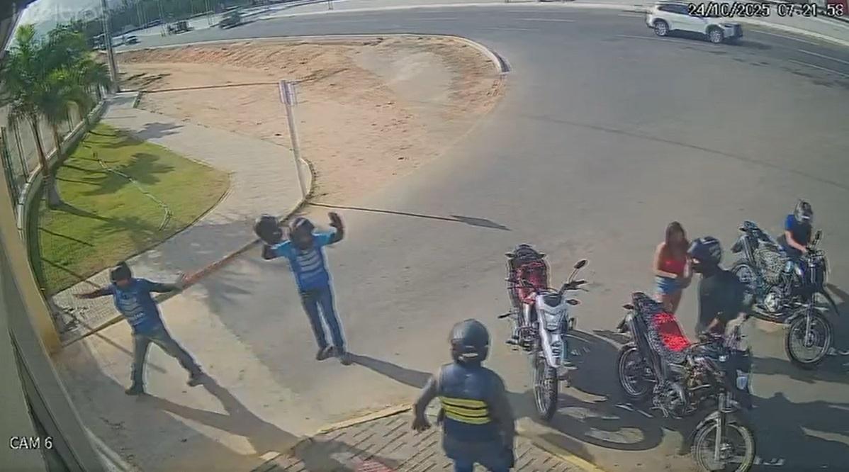 Imagem mostra assalto a mototaxistas em Itapipoca.