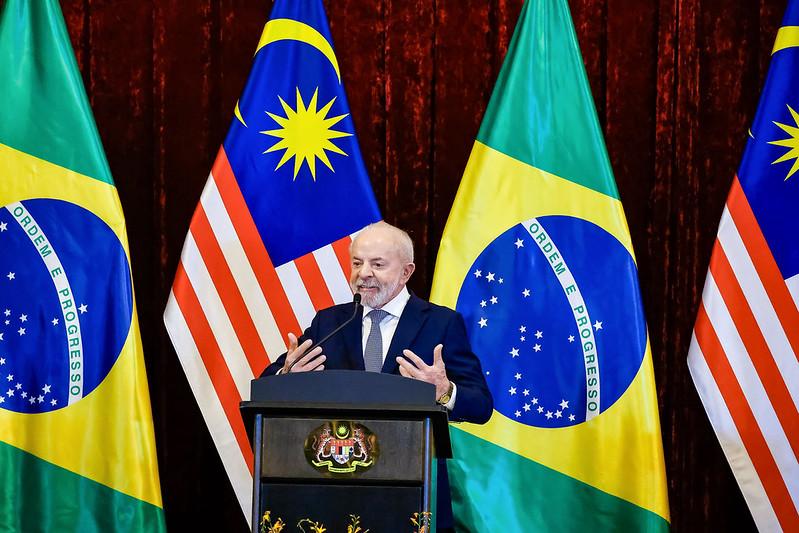 Lula dando entrevista na Malásia
