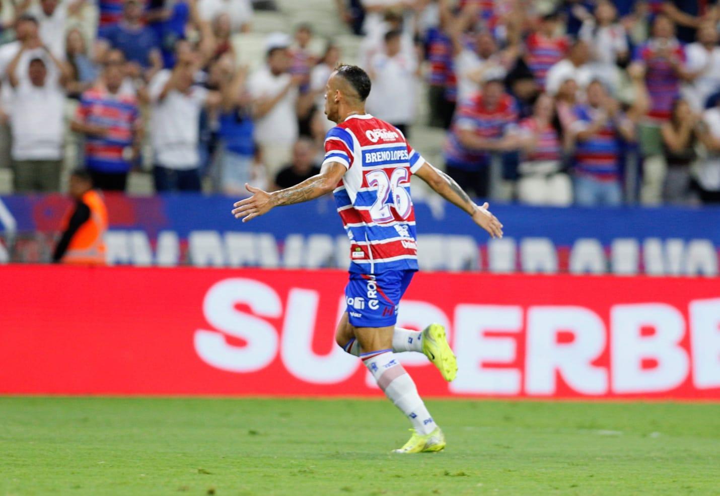 Breno Lopes comemora gol pelo Fortaleza