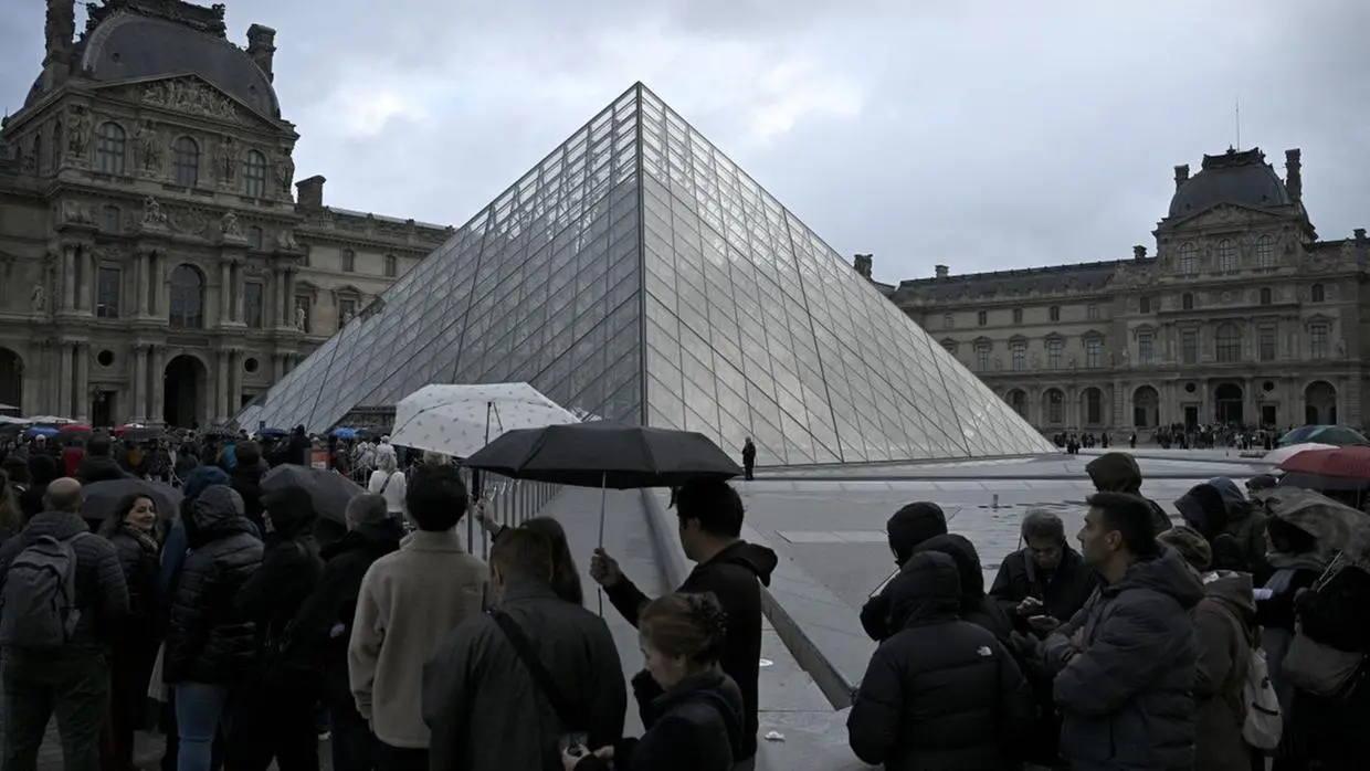 Museu chegou a ser fechado após roubo no último domingo (19), mas já foi reaberto.
