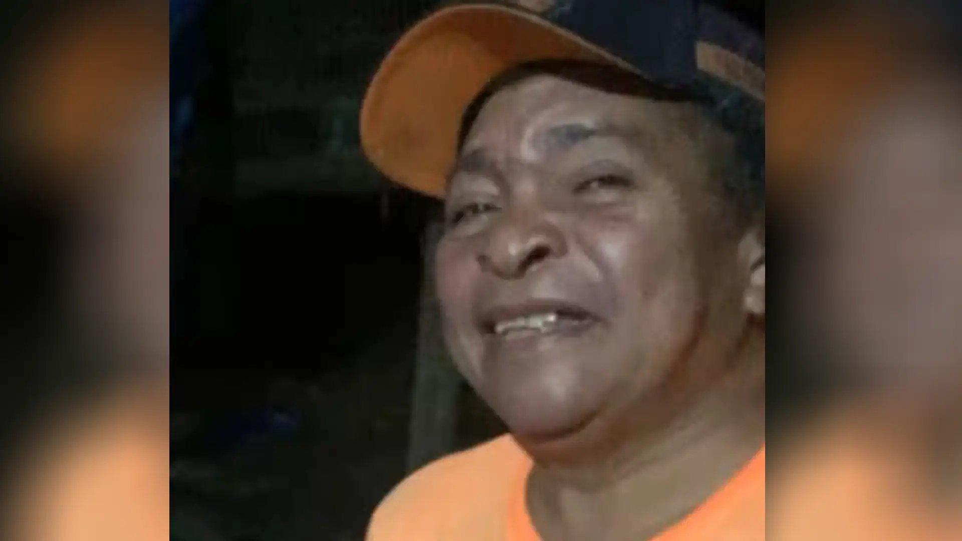 Foto de homem de blusa laranja sorrindo. O nome dele é Leão, motorista que morreu atropelado pelo próprio caminhão no Ceará.