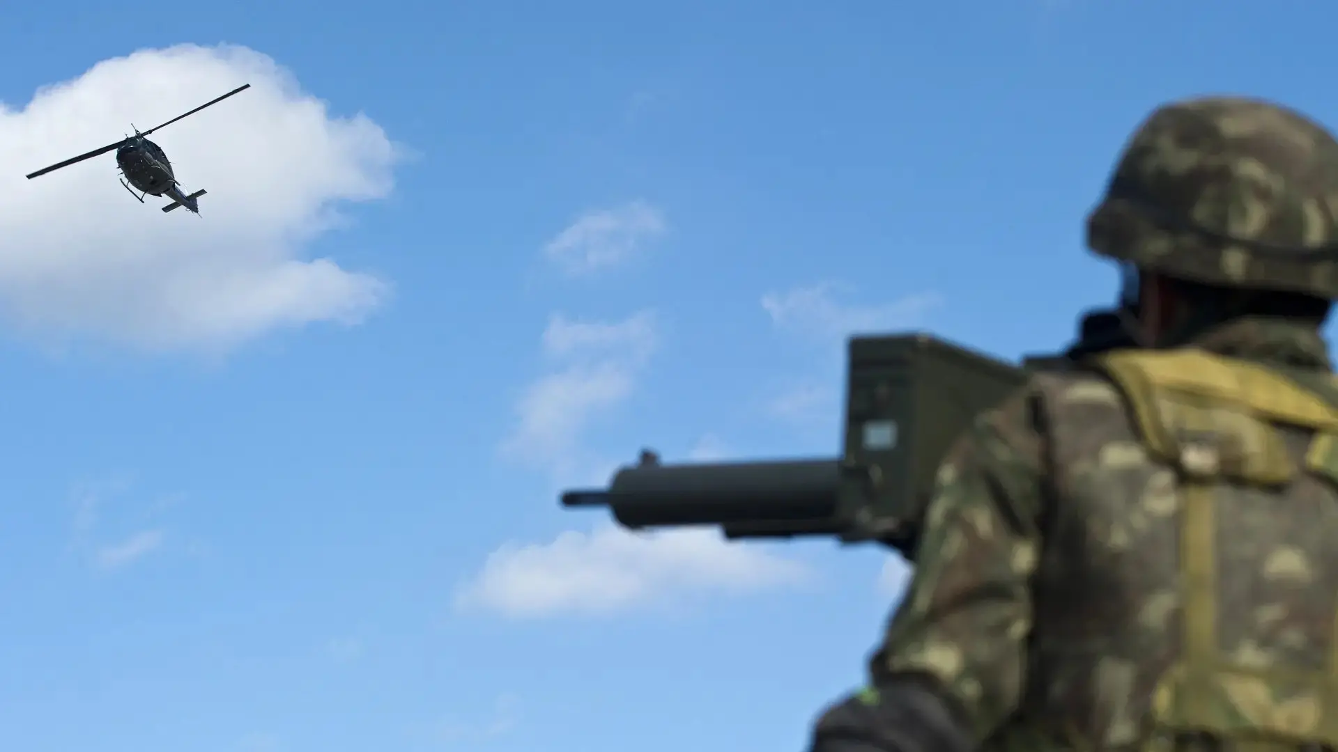 Soldado em operação no Complexo do Alemão em 2010. Imagem usada em matéria sobre ação ocorrida no Rio de Janeiro em 2025.