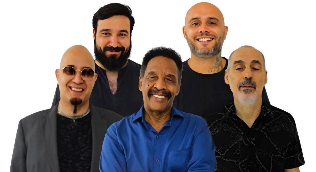 Renato e seus Blue Caps se apresentam no festival.