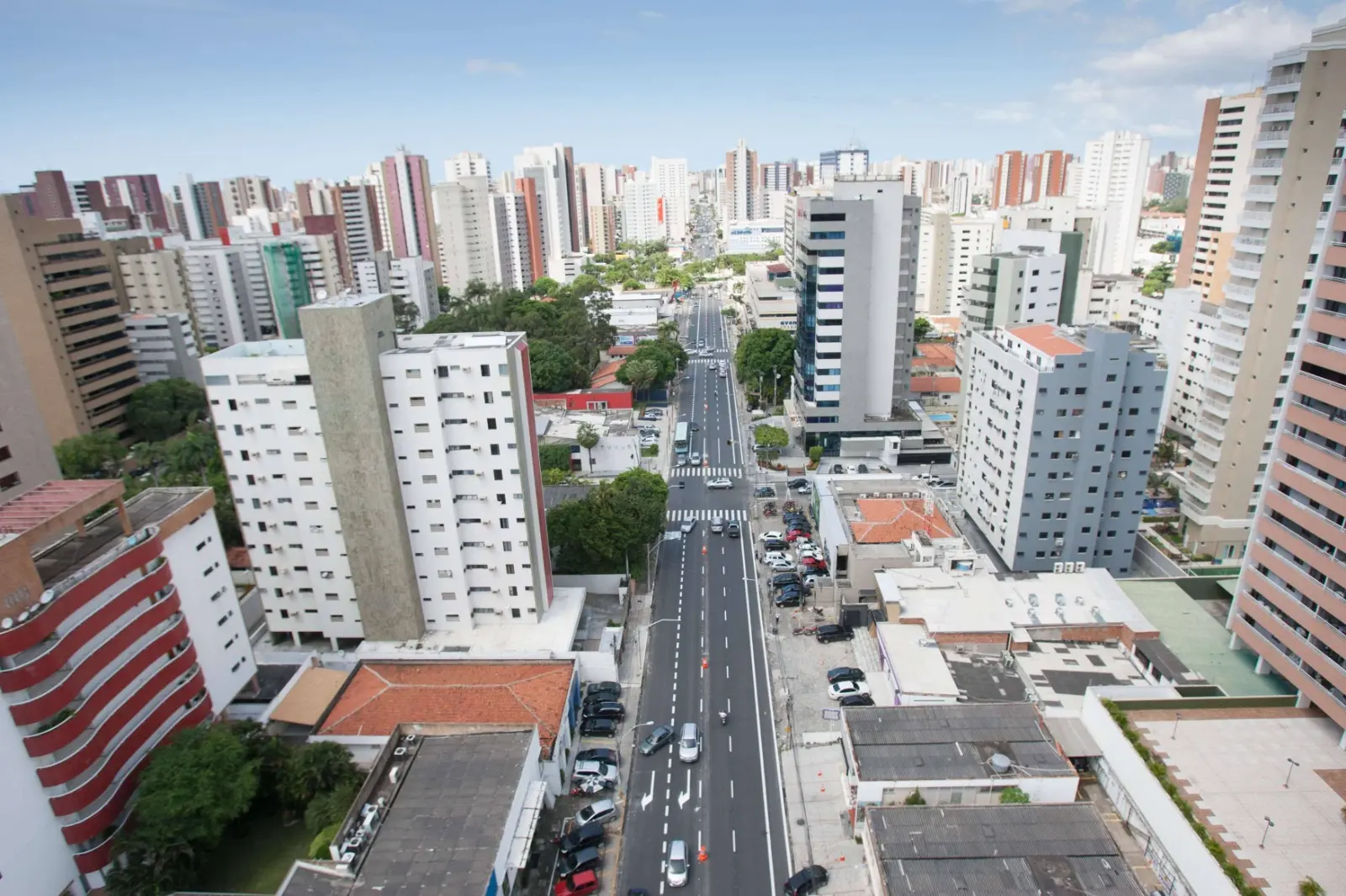 Foto de vista aérea parcial de Fortaleza, na região da Avenida Dom Luís.