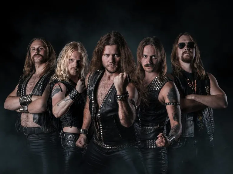 Banda de metal da Suécia faz show no Casarão Benfica.