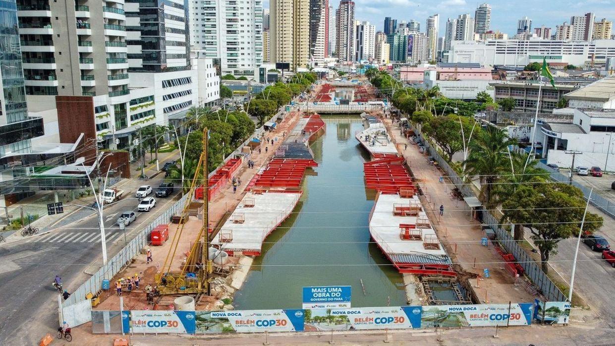 Imagem aérea da montagem de evento da Cop30 em Belém usada em matéria sobre a implementação da GLO durante o evento.
