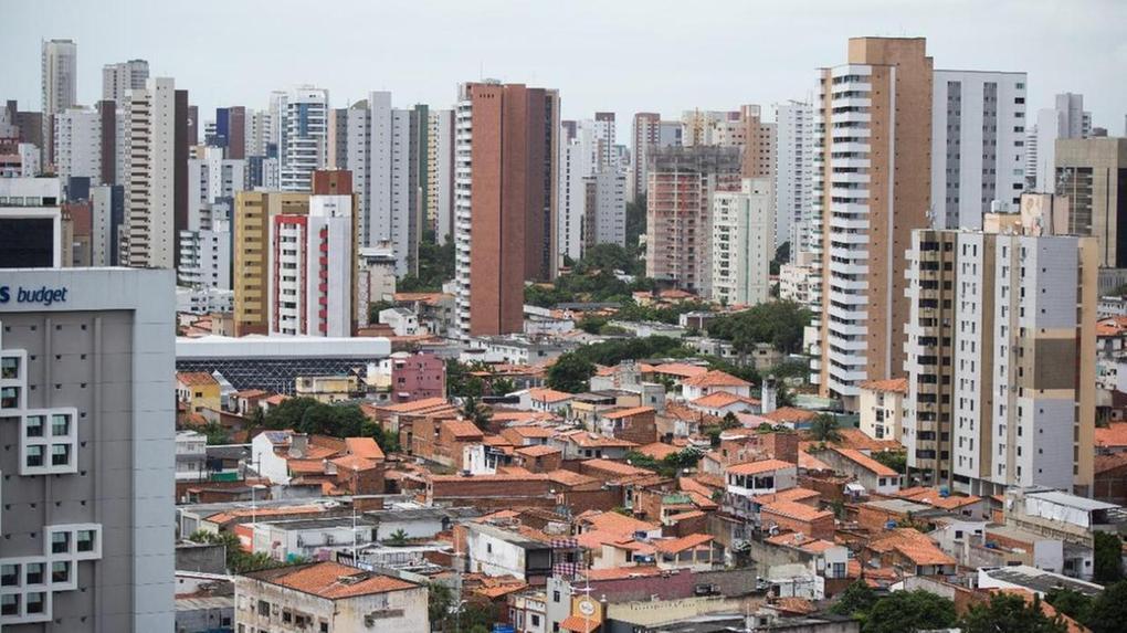 Imagem aérea de região com empreendimentos residenciais em Fortaleza.