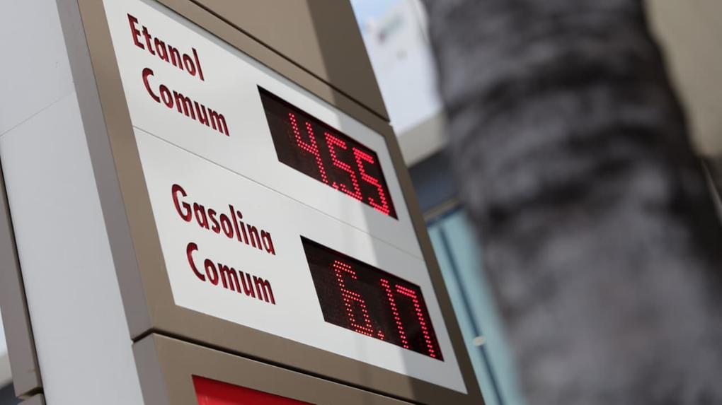 Foto que contém preço de combustíveis em Fortaleza.