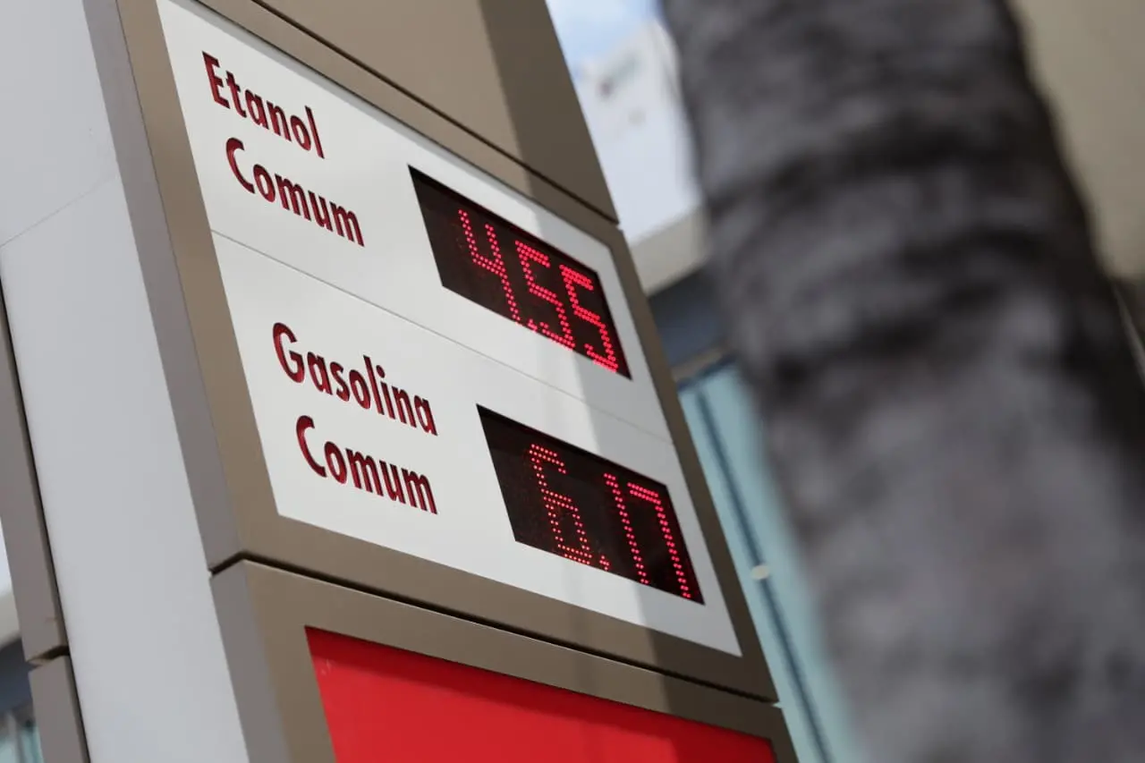 Foto que contém preço de combustíveis em Fortaleza.