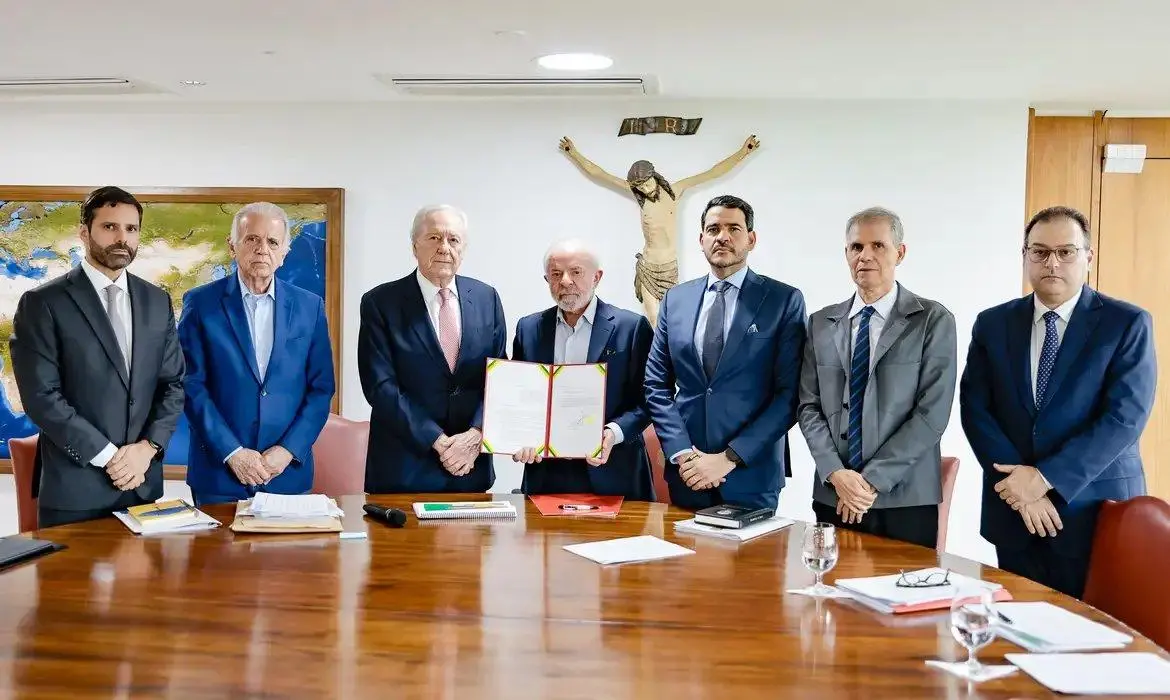 Lula durante a assinatura do Projeto de Lei Antifacção Criminosa.