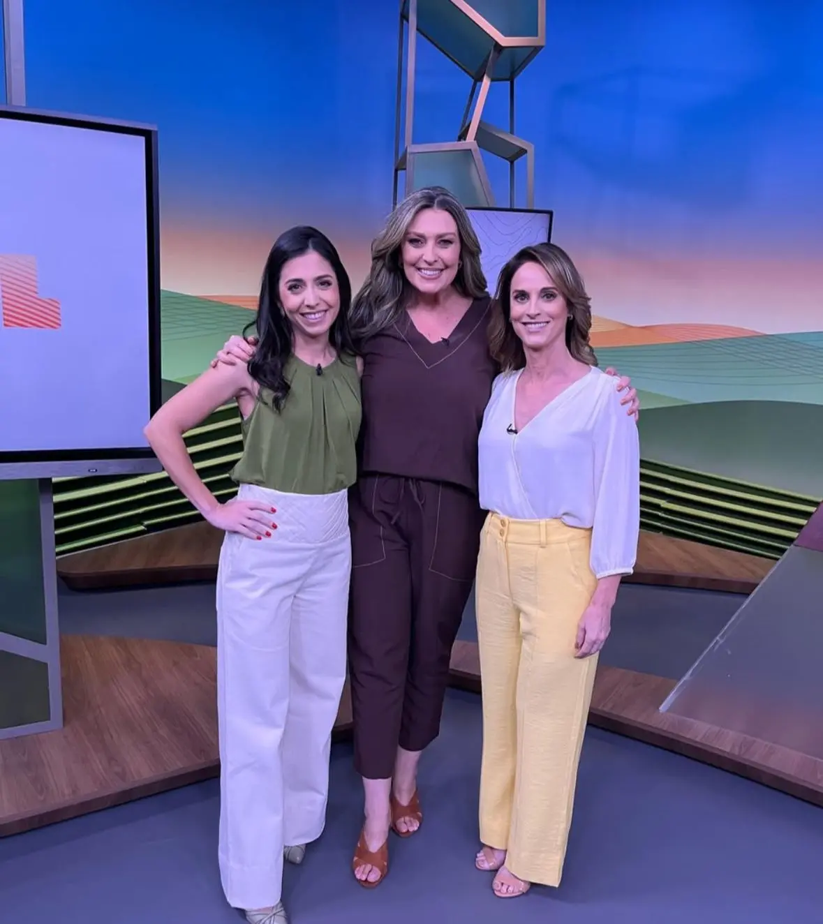 Apresentadores do Gloro Rural no estúdio.