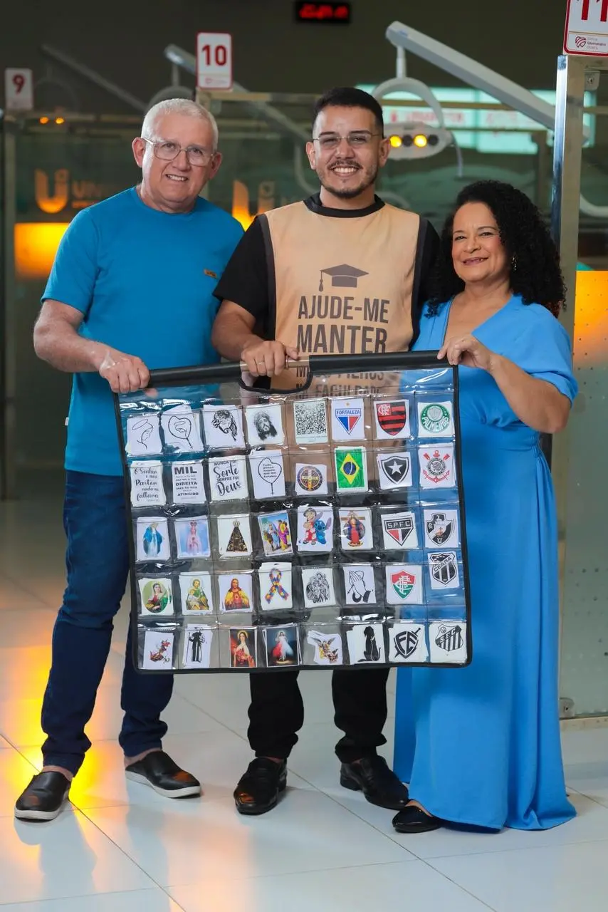 família de francisco nas fotos de formatura homenagem ao pai.