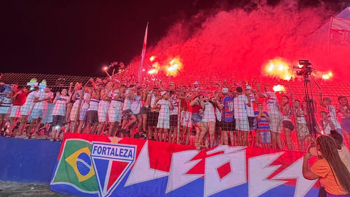 Torcida do Fortaleza marca presença em treino aberto