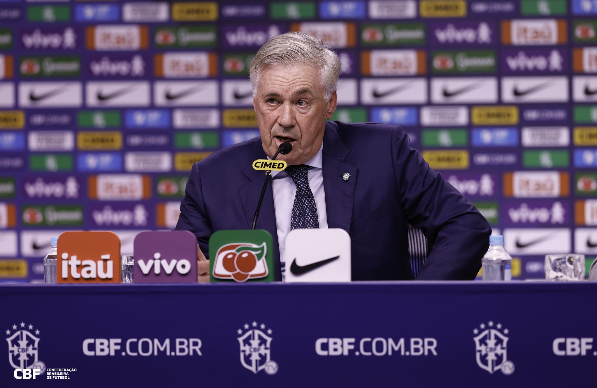 Foto de Carlo Ancelotti, técnico da Seleção Brasileira, durante convocação do Brasil