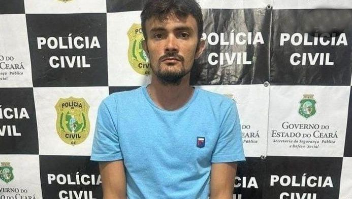 A foto mostra Robenilson Levy Barreto Monteiro, ao ser preso pela Polícia Civil por um feminicídio.