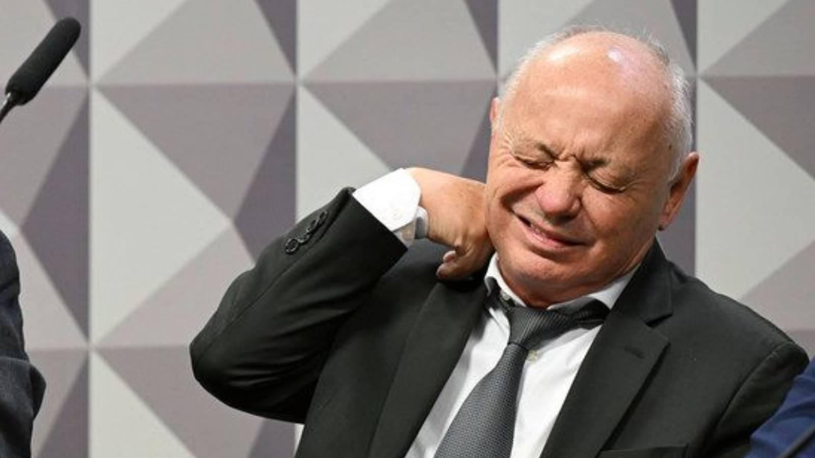 Imagem mostra presidente da Confederação Brasileira dos Trabalhadores da Pesca e Aquicultura (CBPA), Abraão Lincoln Ferreira da Cruz, durante oitiva na Comissão Parlamentar Mista de Inquérito do INSS - 2025 (CPMI - INSS), em 3 de novembro de 2025, antes de ser preso em flagrante acusado de mentir em depoimento.