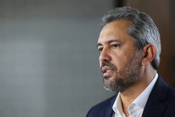 Elmano de Freitas fotografado de perfil