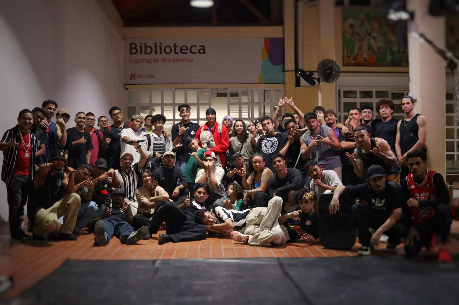 Organização e público de uma das edições da Batalha do Ação Hip-Hop, no CCBNB Fortaleza.