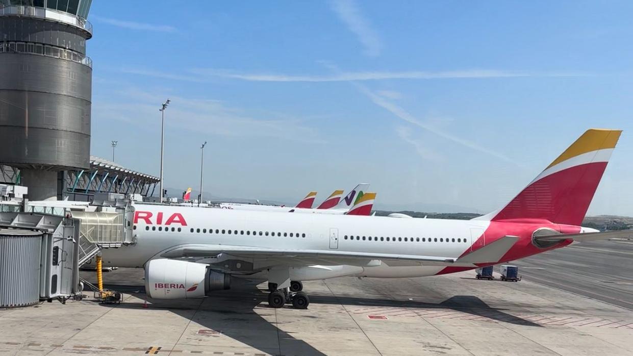 Aeronave da Iberia parada.